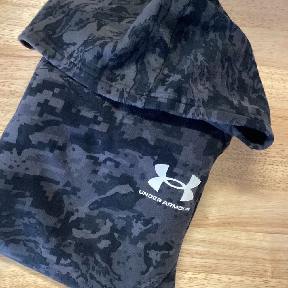 EUC Boys Under Armour Camo‎ Hoodie